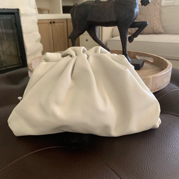 Bottega Veneta The Pouch Leather Clutch - Picture 8 of 16